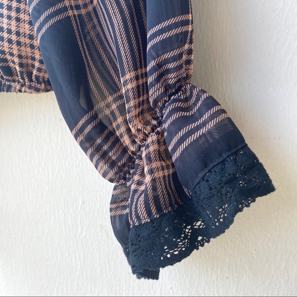 Plaid Crop Top - Picture 3 of 5